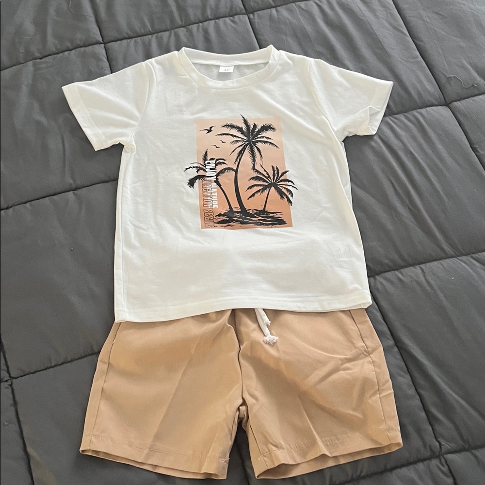 NWOT - Palm Tree Graphic Tee and Shorts Set - 5Y